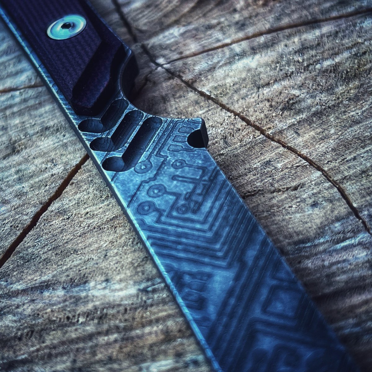 eLM_Knives's tweet photo. Monday cometh!
- - - “And my soul from out that shadow that lies floating on the floor
Shall be lifted—nevermore!”
.
.
#elmknives #elm #elmtv #art #knife #design #artist #knifemaker #knifedesigner #knives #pocketknives #edc #everydaycarry #usingtoolsmakingknives #heavypockets https://t.co/vEYxaVwlsO