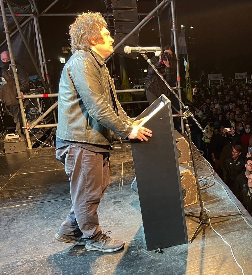 🔴 Javier Milei  hace una invitación a venezolanos  en Chile que se vallan para allá al país de la libertad.