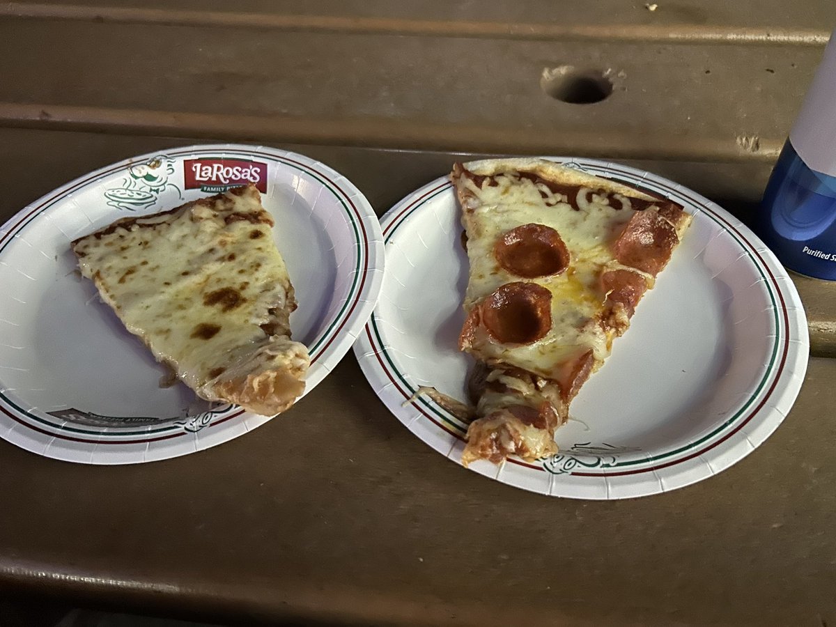 cincygreghoodin's tweet photo. Getting my #sundayslice on @CincinnatiZoo #withanhtotheotothehohoho @LaRosasPizza #sundayincincy a little pepperoni and a little cheese please #thanksabunch #sundayvibes #cincyvibes #holidayvibes #holidaysincincy a slice does add a little something extra to #whohaday #hohoday and or #holiday festivities