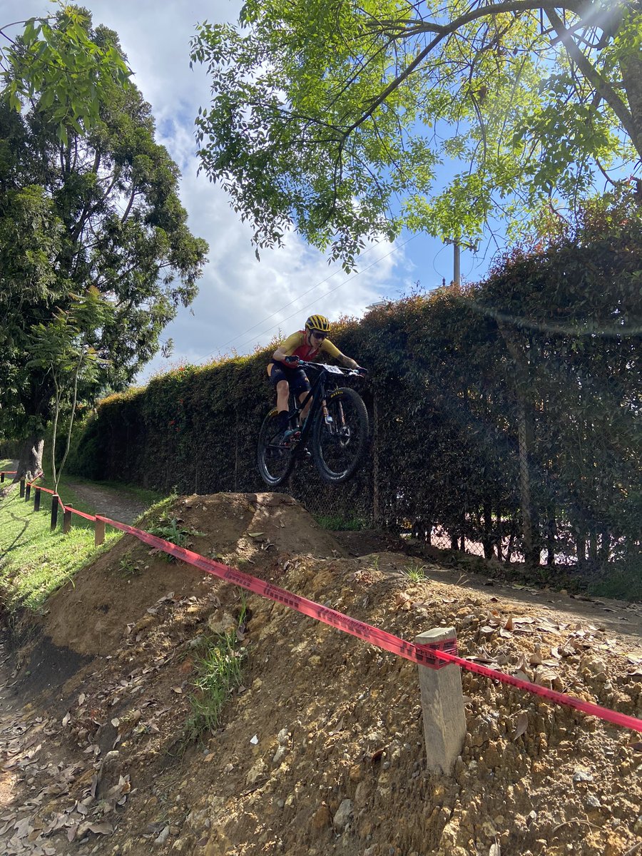 erumzls's tweet photo. La @erummzls realizó las obras de adecuación de la pista de Mountain Bike del Bosque Popular el Prado, con el fin de ponerla a punto para la competencia de los Juegos Nacionales 2023, en un trayecto aproximado de 4,2 km.
#TransformamosEspaciosParaLaVida 

@secdeportemzl https://t.co/FiyhJ1uQjr