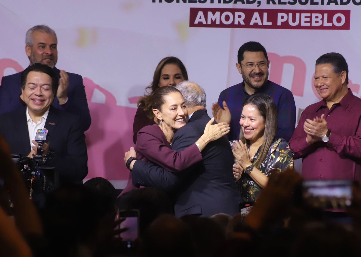 Alberto Anaya Gtz (@albertoanayagt) on Twitter photo En su registro como precandidata única a la Presidencia de la República, reiteramos todo el apoyo a la Dra. <a href="/Claudiashein/">Claudia Sheinbaum Pardo</a> por ser la persona idónea para continuar y profundizar la Cuarta Transformación de la vida pública de México. 🇲🇽
¡Sigamos haciendo historia! En su registro como precandidata única a la Presidencia de la República, reiteramos todo el apoyo a la Dra. <a href="/Claudiashein/">Claudia Sheinbaum Pardo</a> por ser la persona idónea para continuar y profundizar la Cuarta Transformación de la vida pública de México. 🇲🇽
¡Sigamos haciendo historia!