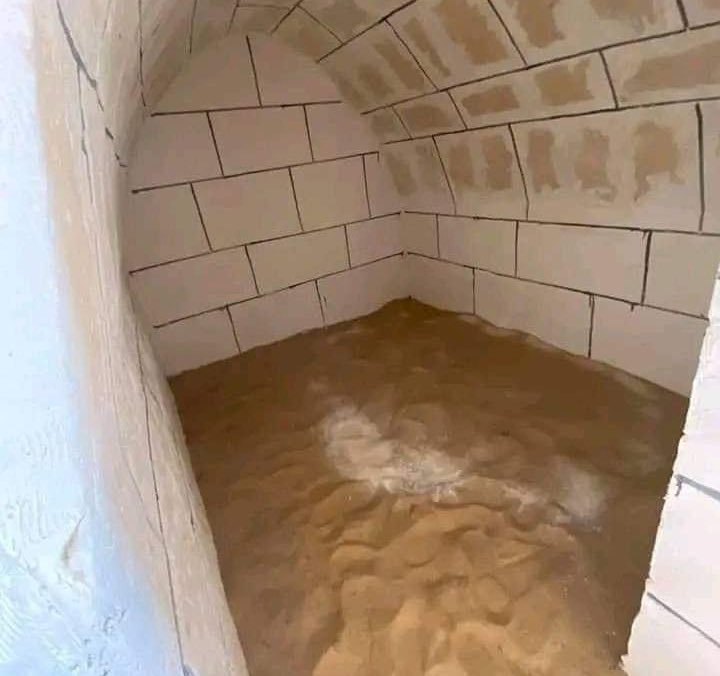 اليوم اللي "هتموت فيه" مش هيكون مميز! هتصحى الصبح عادي خالص زي!

كل يوم تشتغل وتآكل وتشرب وتهزر وفي لحظة هتموت! الفكرة أنه عادي خالص.

اليوم بيكمل وبعد ما بيدفنوك، اللي وراه حاجه بيروح يعملها والناس بتروح تنام عشان تصحى الصبح تشتغل وتأكل!

وتشرب وتهزر مفيش تغيير كبير ولا صغير