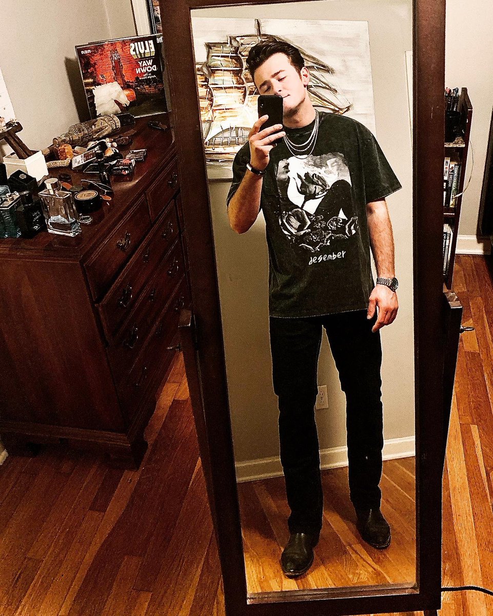 _desember__'s tweet photo. New merch! https://t.co/2VOSyMo93p https://t.co/vDoNbZZb9A