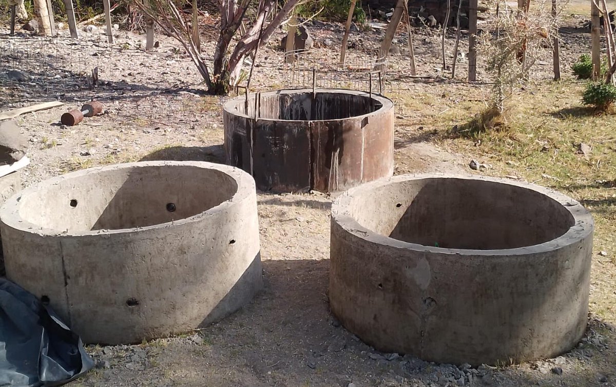 AmaliaSapag's tweet photo. En la Comunidad mapuche Calfulkura tambien se avanzó en la ejecución d 10 obras d agua, 8 potreros, 10 cobertizos y 5 perros protectores.Esto ayudará a seguir mejorando la producción ganadera y la aplicación de buenas prácticas.#Prodecca @FLR_NQN @SPnqn @BozzanoGervasio https://t.co/nGluzaw9Zg