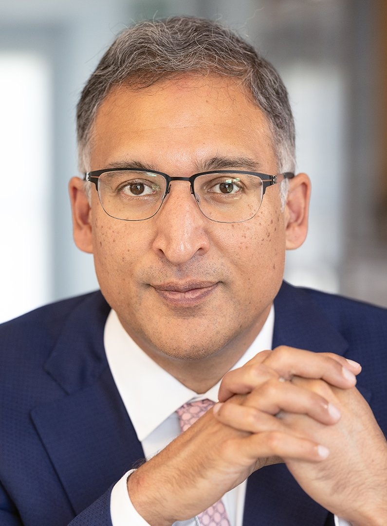 Who wants to see Neal Katyal be the one to argue at the supreme court on weather trump should be allowed on the ballot or not 💙✋