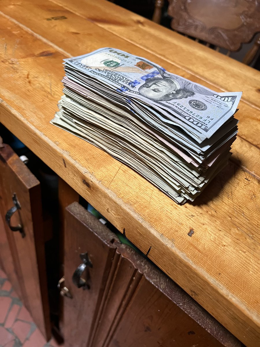 BigPat700's tweet photo. I’m just trying stay on top https://t.co/gYCBa4L92v