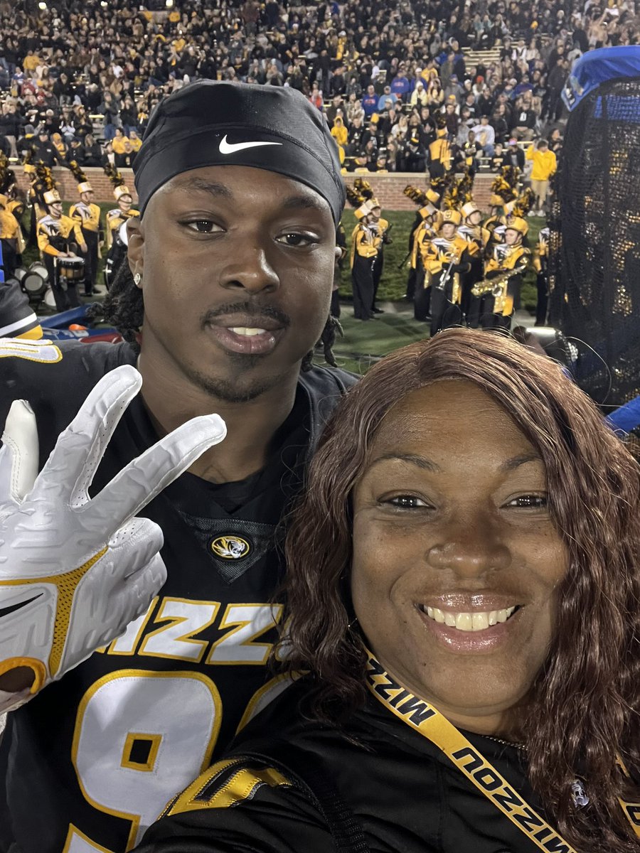 kimlandry100's tweet photo. What an Awesome Sr. Night for Mizzou Football. I will forever be grateful for the staff, fans and the opportunities in which Josh was able to participate while at MIZZOU! #blessed #MIZZ #STP #nextstopNFL #myboo https://t.co/rLPJu2ZHTb