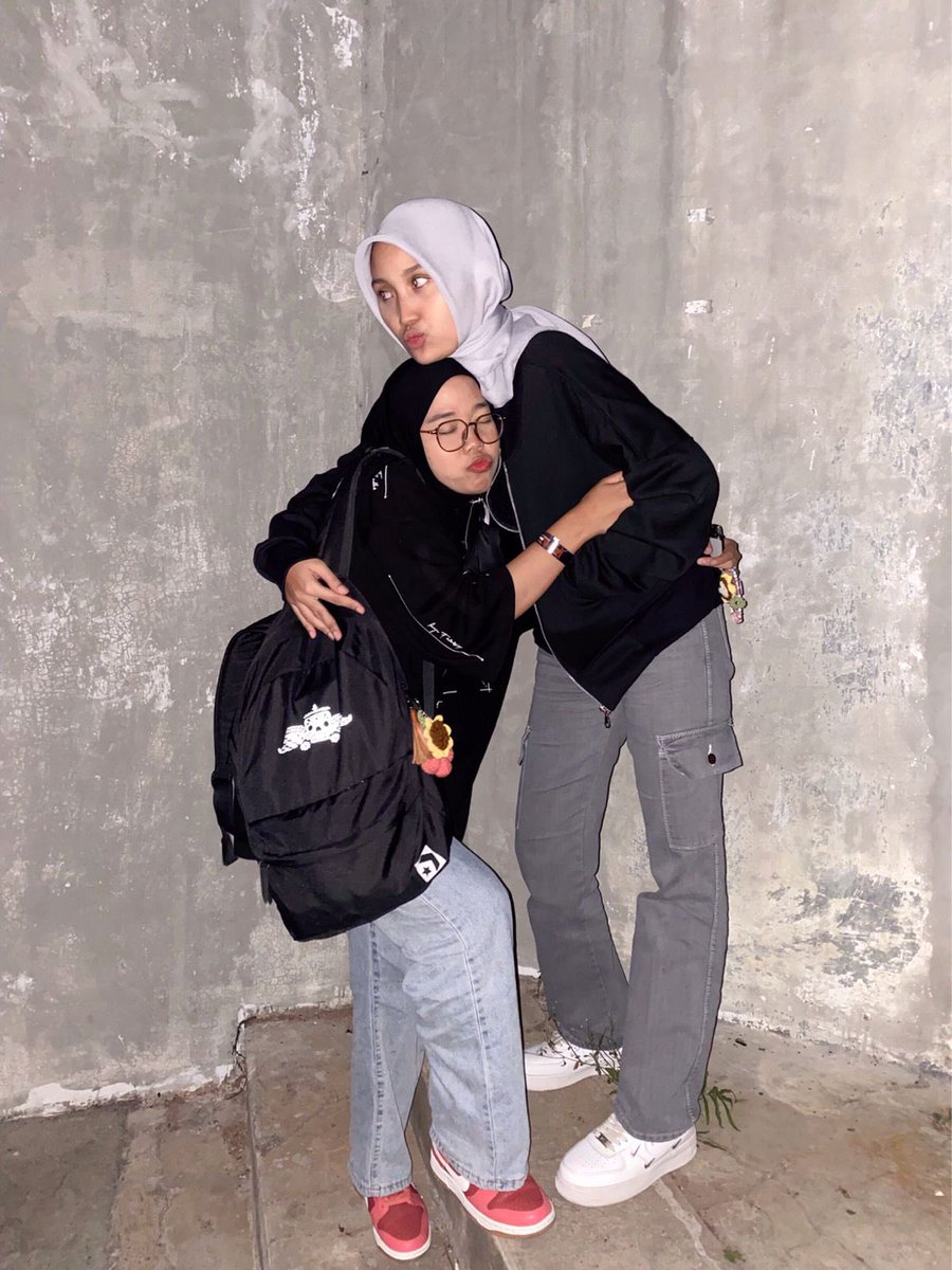 fitrifkh's tweet photo. Salah satu manusia yg menjdi tempat ternyimin, sahabat akuu gia namanya sudah punya anak 2 tapi speknya kaya masih gadis BHAHAHA, terimaksih sudah di repotin kali inii iaaa #cabat #bestie https://t.co/hzehoCpe6j