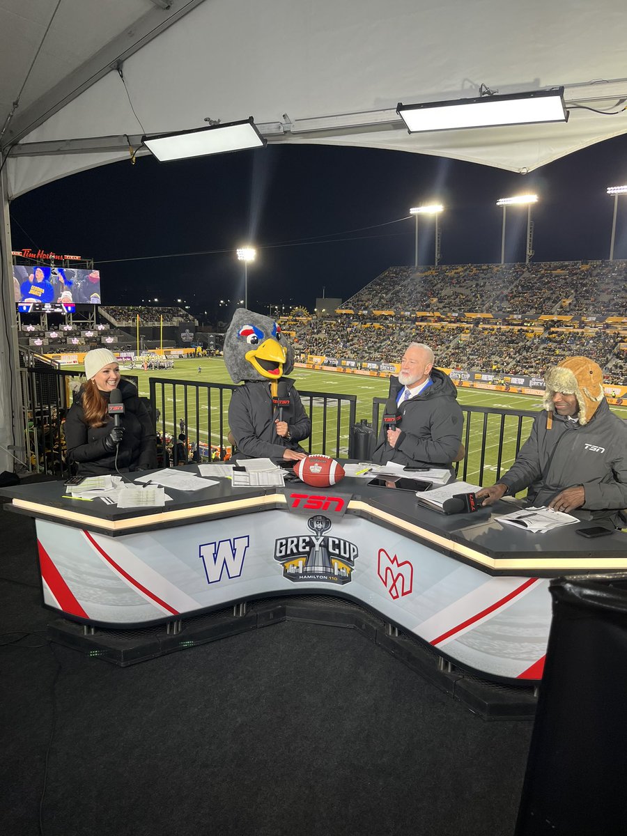 Davis Sanchez (@davissanchez) on Twitter photo Grey cup underway <a href="/Wpg_BlueBombers/">Winnipeg Blue Bombers</a> <a href="/MTLAlouettes/">Alouettes de Montréal</a> <a href="/TSN_Sports/">TSN</a> #greycup #montrealalouettes #winnipegbluebombers Grey cup underway <a href="/Wpg_BlueBombers/">Winnipeg Blue Bombers</a> <a href="/MTLAlouettes/">Alouettes de Montréal</a> <a href="/TSN_Sports/">TSN</a> #greycup #montrealalouettes #winnipegbluebombers