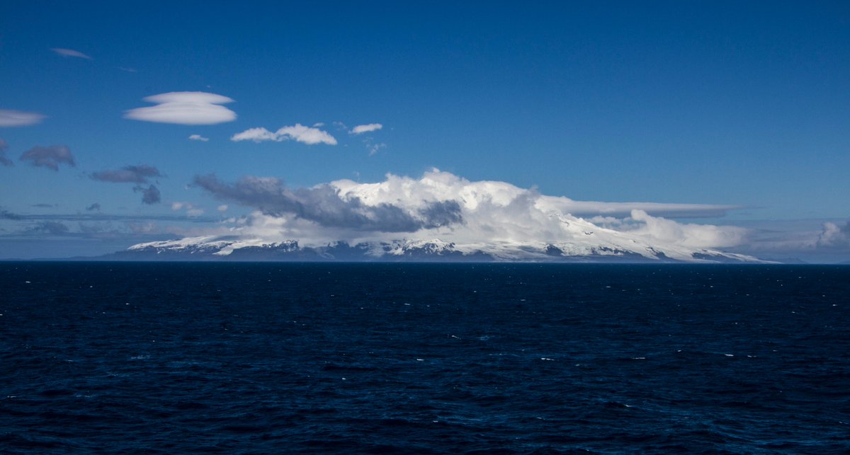 Come and join our @jcu team! New #PhD opportunity available on population genomics of sub-Antarctic Heard and McDonald islands benthic taxa. 🐙 You'll be working w. @lausally, @JanStrugnell @NeridaWilson & @MarineOmics Applications close this Fri! ➡️ marine-omics.net/phd-projects-o…