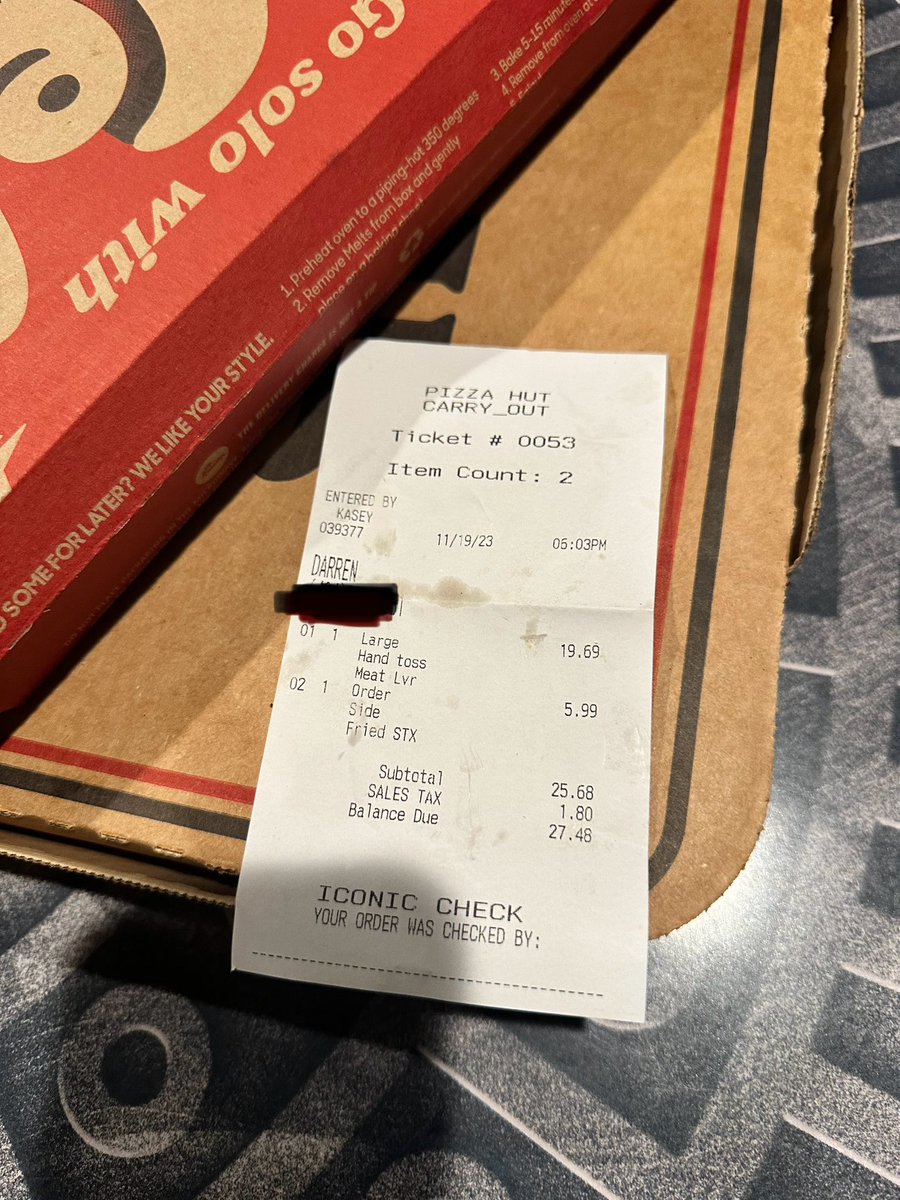 Ima_Legend191's tweet photo. I went to @pizzahut today and had a horrible experience. Cashier said this should only take 15min, after an hour a lady came and said “we out of cheese sticks”. A lady came in from drive through waited for 2 hours. The manager started touching food with bare hands and serving it. https://t.co/7HnkKAmfuE