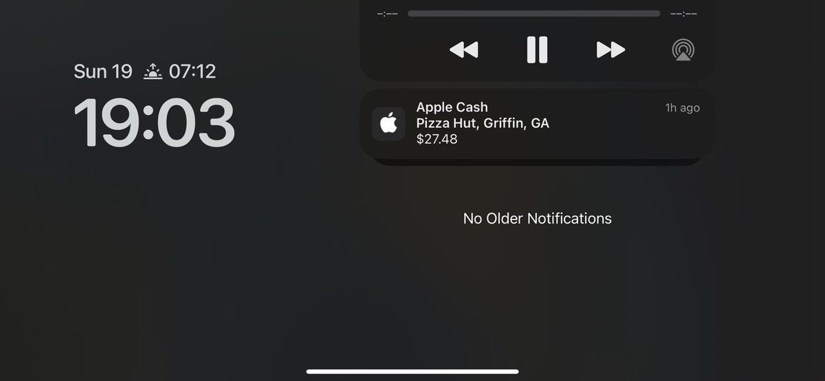 Ima_Legend191's tweet photo. I went to @pizzahut today and had a horrible experience. Cashier said this should only take 15min, after an hour a lady came and said “we out of cheese sticks”. A lady came in from drive through waited for 2 hours. The manager started touching food with bare hands and serving it. https://t.co/7HnkKAmfuE