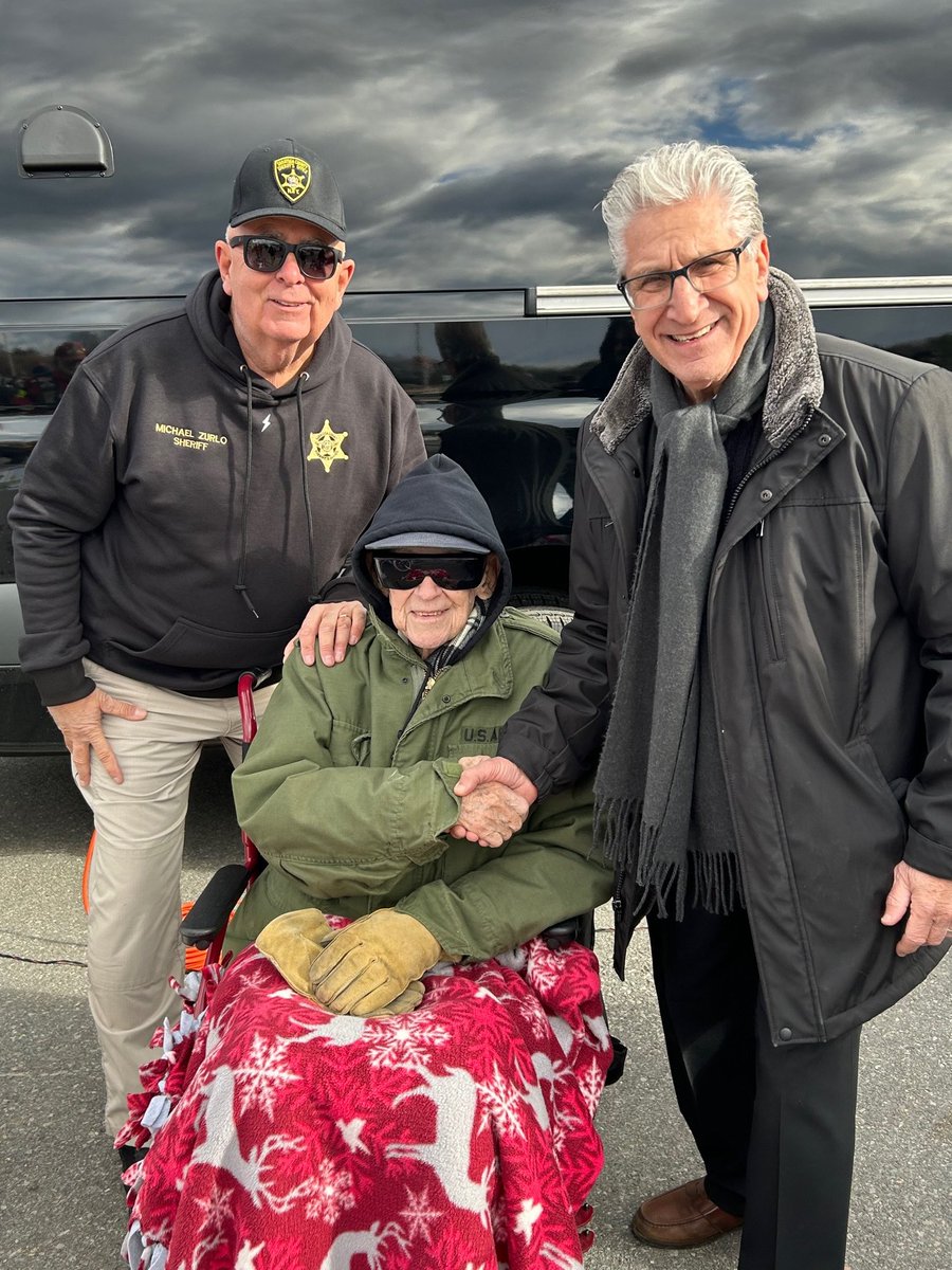 JamesTedisco's tweet photo. 🎅🏻Yeah, we got a great big convoy!!! Whatta beautiful sight!!! Ten years of Convoy for Tots and it shows no signs of slowing down. Largest procession yet! Between @SheriffZurlo crew, Capital Region Toys for Tots force &amp; USMC, I was pleased to lend a hand with @FrankRossi https://t.co/5s0l2xXj2H