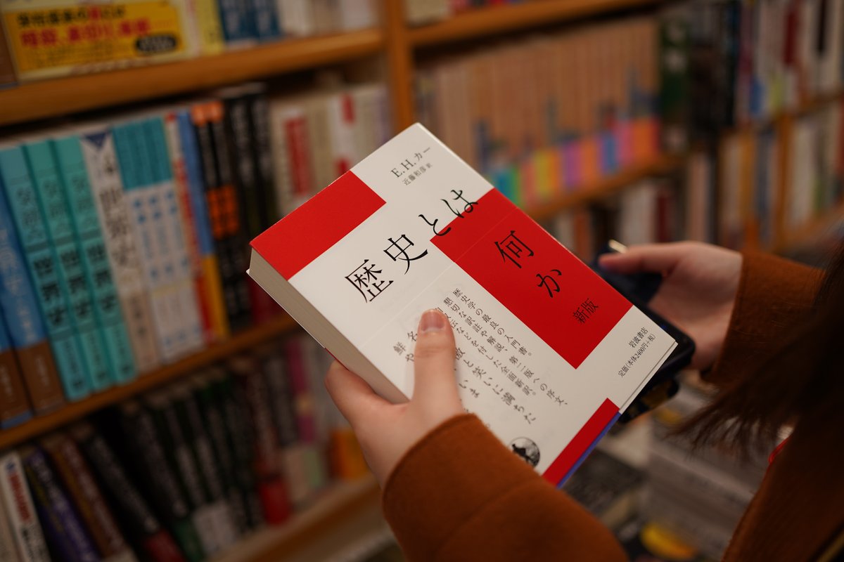 Shimane_Univ1's tweet photo. 【学生取材】読書の秋、選書の秋 「学生選書ツアー」

附属図書館に並ぶ本を、学生自らが地域の書店で選ぶ「学生選書ツアー」の様子を取材しました📝
記事では、参加した学生たちの"おすすめの一冊"も紹介しています📚
皆さんも読書を楽しんでみませんか😌

🔗記事はこちら
https://t.co/WKL8oaS7l5 https://t.co/nAifbViprY