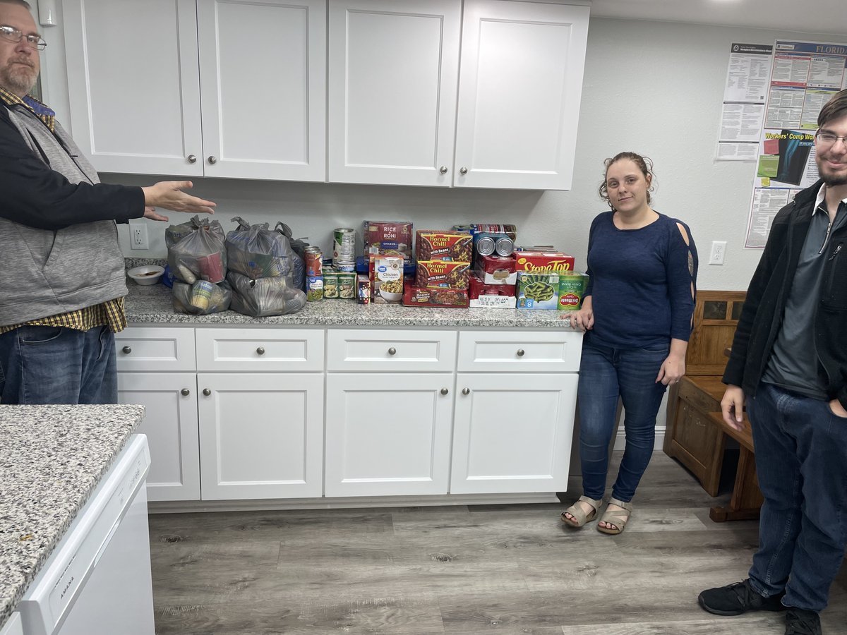 SunshineSigning's tweet image. Overflowing gratitude for our community's kindness this Thanksgiving! The turnout exceeded expectations, guaranteeing that no one goes hungry. A big thank you to everyone who played a part in making this happen!