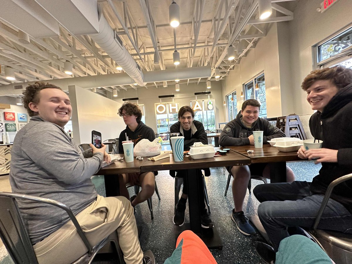andrehamdan15's tweet photo. I love my friends and I love Faker https://t.co/6Ykn4BxJfK