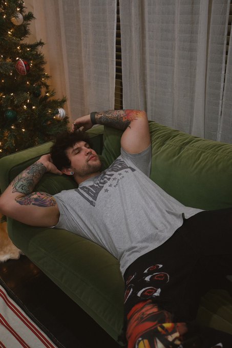 Waiting for you https://t.co/T895eezbqn