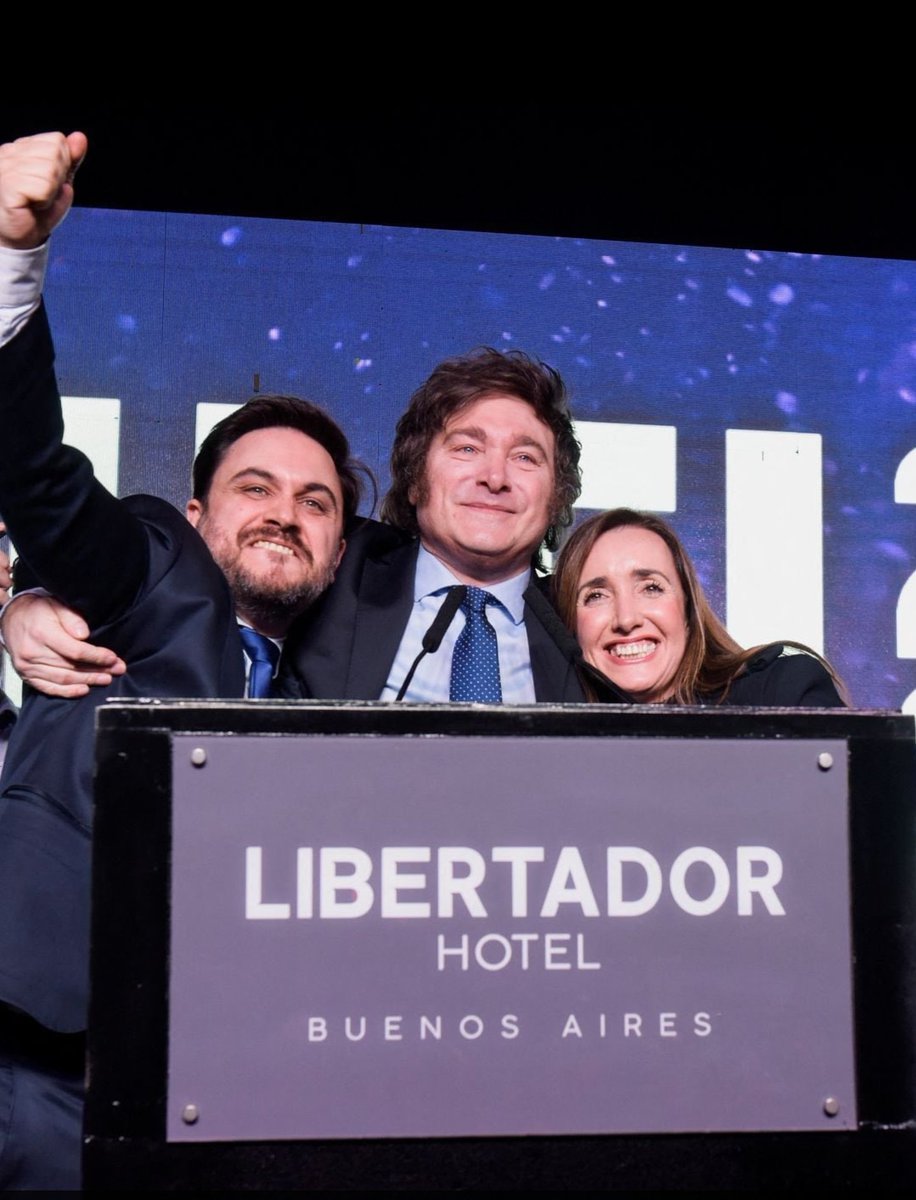 BarriosrDaniel's tweet photo. Continúan los CAMBIOS en latinoamerica,en esta ocasión el nuevo presidente de Argentina Javier Milei, se impone con una histórica victoria  que ratifica la democracia y la libertad de los pueblos, felicitaciones querida  Argentina,Dios los bendiga!
Viva la libertad caramba! https://t.co/7J7jHcoz2T