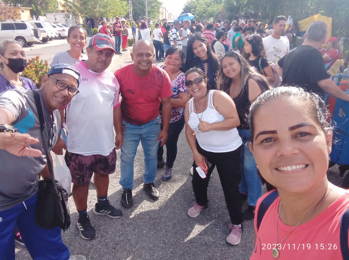 El Movimiento de Educadores De Aragua estuvo desplegado en los 18 Municipios participando en el Simulacro por nuestro Esequibo.
#SimulacroElectoral 
<a href="/NicolasMaduro/">Nicolás Maduro</a> 
<a href="/dcabellor/">Diosdado Cabello R</a> 
<a href="/PartidoPSUV/">PSUV</a> 
<a href="/Soykarinacarpio/">Karina Carpio</a>