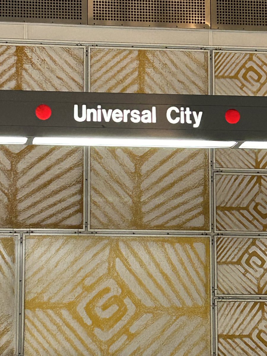 FoxPhil's tweet photo. Doing my part taking @metrolosangeles from the Valley to @cryptocomarena  for the @Lakers -only four homeless people on my car so far. #fixthe10 No probs though it actually a great way to travel …Most of time https://t.co/EOKtdi8nGU