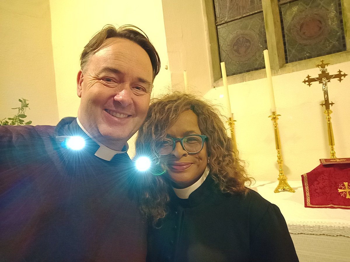 Great to be back at #Turkdean this evening for the Eventide Communion (to celebrate the rehanging of the bells) with the wonderful #Cantores singing the Byrd setting @glosdioc 😁