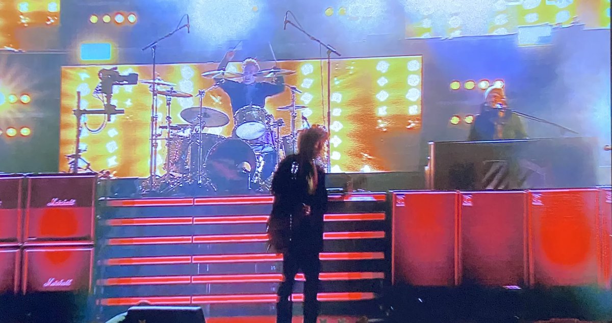 ijferguson7's tweet photo. Shout out to @GreenDay for putting on one helluva half time show #cfl #GreyCup2023 #GreyCup #rockingthehouse #Timhortonsfield #HamiltonOntario #Canada🇨🇦 https://t.co/4xc1aRedGZ