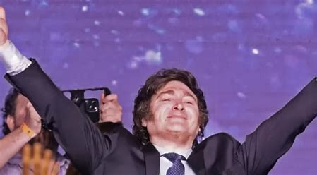 13_iracheta's tweet photo. .                                 ¡ Ganó Milei !

No hace falta ser brujo, para adivinar que en la próxima mañanera Javier Milei será tema central, y que el señor kks le dedicará una buena carretada de insultos e improperios. 
Otra profecía segura es que el ganador de las elecciones en Argentina, no se quedará callado y que el revire será rápido y furioso. 
Ahora sólo queda desear lo mejor al pueblo argentino; ojalá que este experimento libertario les resulte exitoso. Amén.
