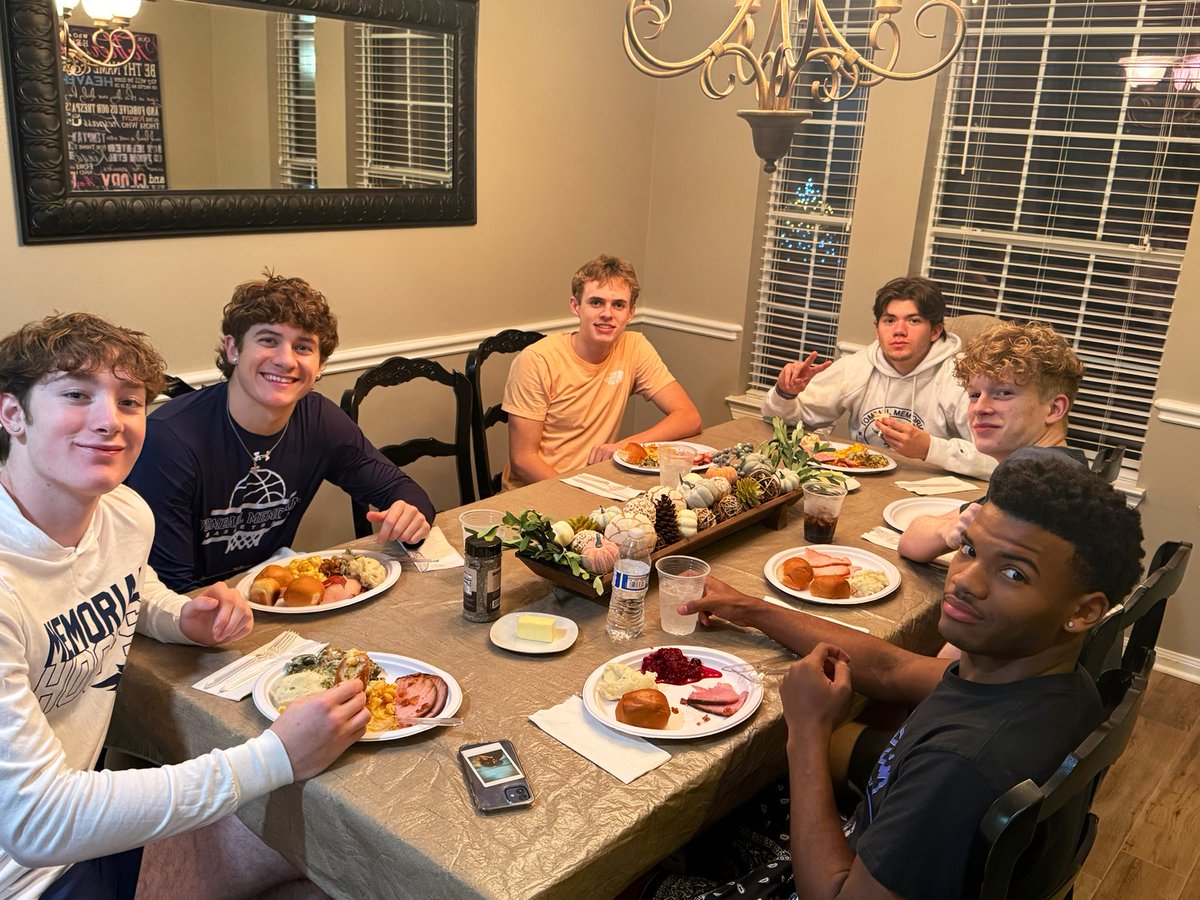 TMHS 🏀 more than friends…WE ARE FAMILY! Enjoyed a Thanksgiving meal, said some special prayers for and missing our guy, Noah <a href="/DelafosseNoah/">Noah Delafosse</a>! 💙