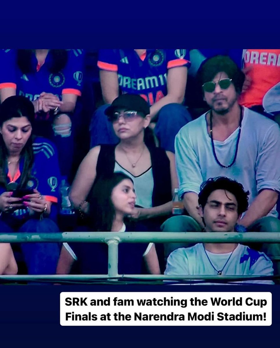 World Cup Final🏆🇮🇳 SRK Gauri Suhana Aryan, Deepika Ranveer and Anisha (Deepika’s sister) watching the match at the Narendra Modi Stadium
.
#filmyape #srk #gaurikhan #suhanakhan #aryankhan #deepikapadukone #ranveersingh #anishapadukone #ShanayaKapoor