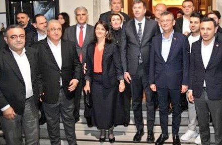 ArifKlarslan1's tweet photo. Değişim diye Millete yutturdukları;
#CHP'deki değişmeyen değişim. Ha #CHPHDP Ha #HDPCHP yoktur birbirlerinden farkları
Ha birde bunların destekçileri #PKK ve diğer terör örgütleri https://t.co/RqXumgwxfp