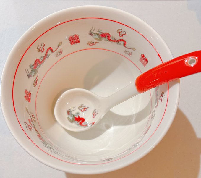 友達から貰った誕プレのラーメンどんぶりかわいっ 