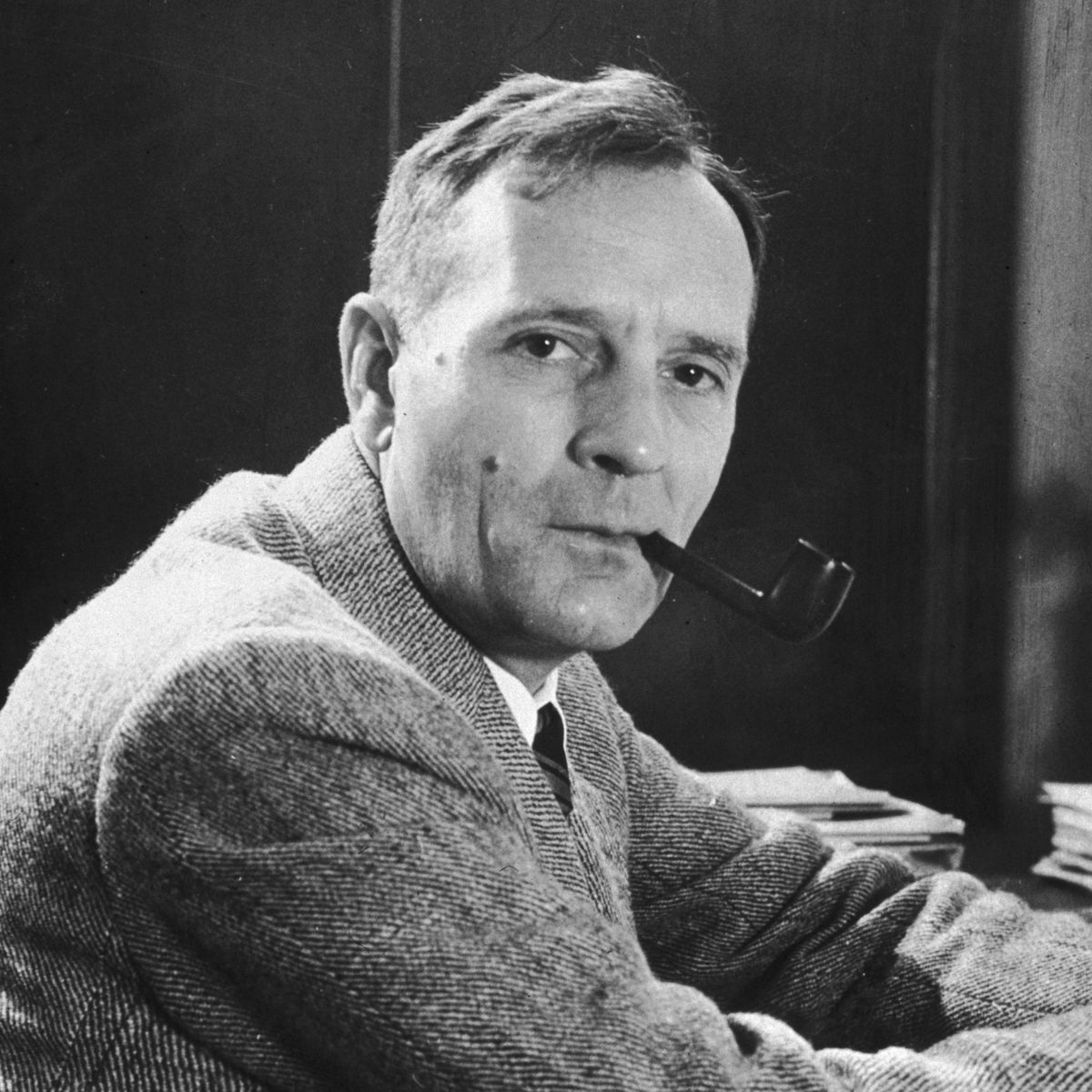Happy Birthday to the stargazer who expanded our universe, Edwin Hubble! His discoveries reshaped our understanding of the cosmos, unveiling the vastness of space. #EdwinHubble #CosmicExplorer #HappyBirthdayEdwinHubble Read Bio:- thefamouspersonalities.com/profile/astron…