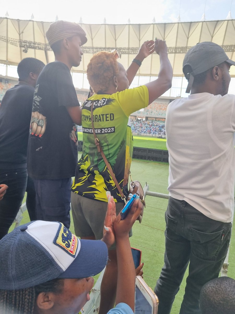 Ownlyf's tweet photo. No matter what, never skip Monday.
#Fetchyourbody2023
#12weeksofbuildinghabits
#RunningWithTumiSole
Painted Moses Mabidha with lime on Saturday. https://t.co/Y2CWKGOiqg