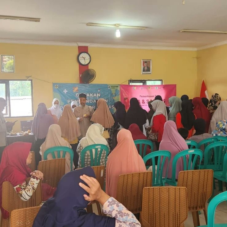 HumasSekCiawi's tweet photo. Pada hari ini  Senin  tanggal  20 Nopember  2023  pukul 09.00. Wib  S/d  selesai Bhabinkamtinbmas Ds. Bitungsari Aipda Sutris Melaksanakan Monitoring Pengobatan PTM/penyakit tidak menular gratis oleh Puskesmas Ciawi  di Aula kantor Ds. Bitungsari Kec. Ciawi Kab. Bogor. https://t.co/lQi2cLPvQ4
