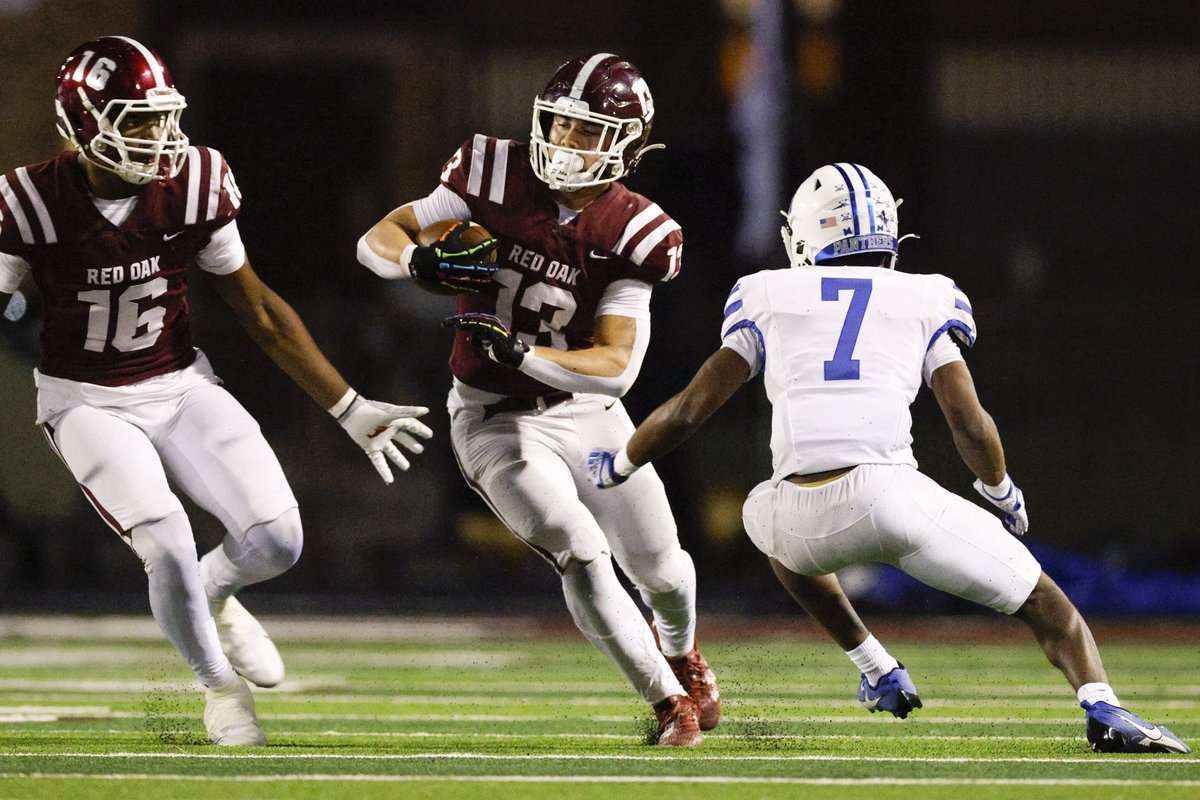 SportsDayHS's tweet photo. 10 Dallas-area high school football players to watch in the UIL regional semifinals, including:

- Daylan McCutcheon, WR, @leopardfootball 
- Chris Martinez, RB, @rohawksfootball 
- Chris Jimerson Jr., QB, @NorthCro_FB 

See all 10: https://t.co/iGlbcQptQq

#TXHSFBPlayoffs https://t.co/O1XtxQ4t7p