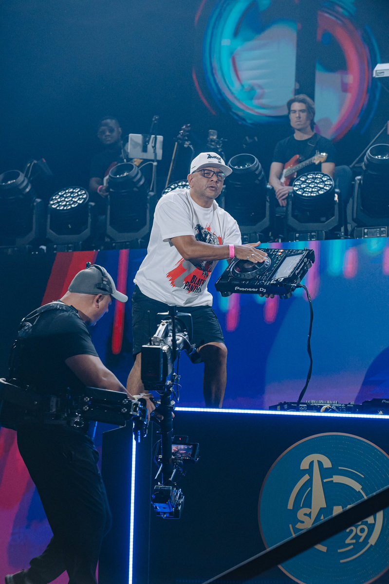 refiloer's tweet photo. And then there was the #SAMA29 hip hop hop performance! Being 40 years of SA hip hop and 50 years of global hip hop year, we wanted to put on stage a representation of where it all started alongside who SA hip hop is today. Being in Pretoria, it was also imperative that we paid tribute to the fire Pretoria and Tswana MC’s in general are being now. And no conversation about SA hip hop today can be had without Blxckie being a part of it. A massive thank you to the pioneer of SA hip hop, Grandmaster @DJReadyD of the legendary prophets of the city for doing what he does best. And a huge thank you to @blxckie___ , @LoatinoverPound , @TheReal_25K, @ThatoSaul and @MagleraDoeBoy for one hell of a statement performance!