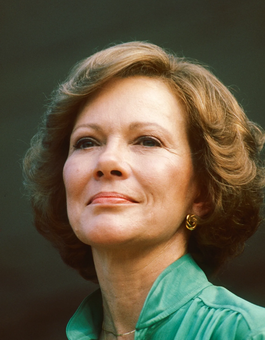 Rosalynn Carter, the former first lady, was a devoted supporter of women's rights, mental health, and caregiving. She passed away on Sunday, Nov. 19, at 2:10 p.m. in her Plains, Georgia, home. She was 96 years old. She passed away quietly. Read Bio:- thefamouspersonalities.com/profile/writer…