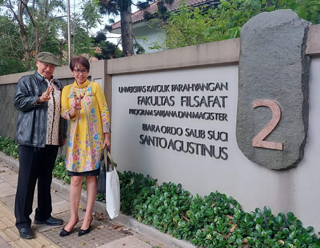 jennigerindra's tweet photo. Duuh dimana-mana no 2 .. jadi gak enak hati sama kaum ngamukan wkwkwwkkkkk 🤭

Foto sama teman sekelas ✌️🇮🇩 https://t.co/CakR8zBEFP