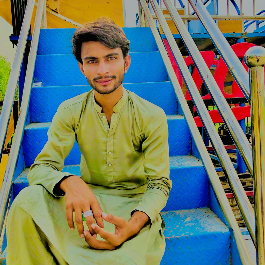 I spended A few time in karachi, in this city in i feel here like, iam at my home.
Such a Love City, What a beautiful places.
I never forget the love and respect, which i got there from my friends!
#Karachi 
#bbtvi #thecityoflights #Azizrahimoon