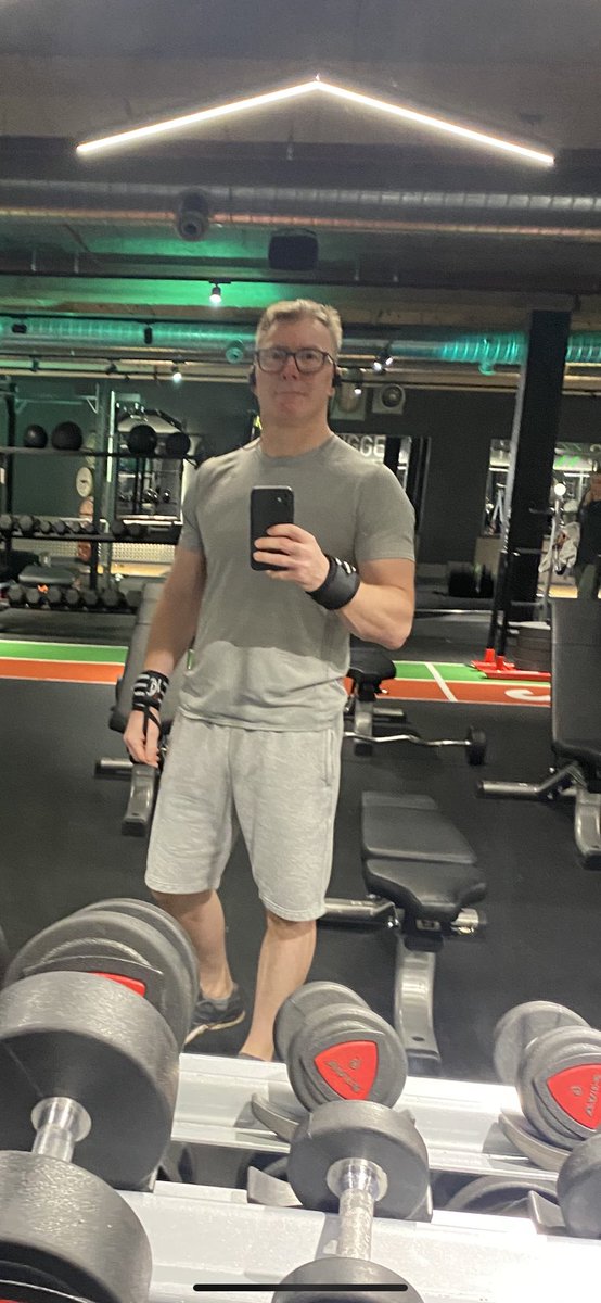 PoolyCod's tweet image. 6am start on Week 5 of the @LDN_Muscle cutting guide. Weeks have flew in, getting stronger and losing a bit of fat.