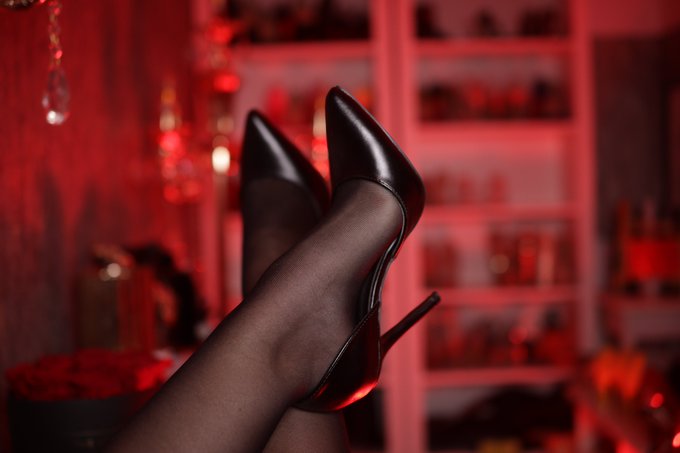 Good Monday Morning. Join the Dark Side. https://t.co/F7eUNCcxo1