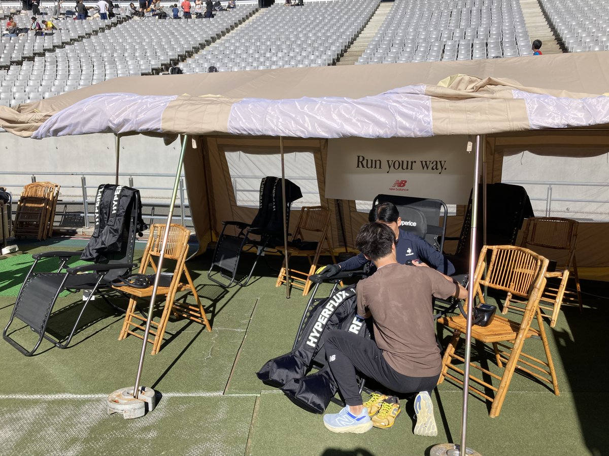 twins_corp's tweet photo. 昨日2023年11月19日はTOKYO ROKUTAI FES 2023に、 ニューバランスブースでHyperfluxの体験会をやっていました。リレー形式だったのでレースの合間にリカバリーできるのは最高ですね！
#Hyperice
#Hyperflux
#rokutai 
#ロクタイ https://t.co/ZDmS7BIK09