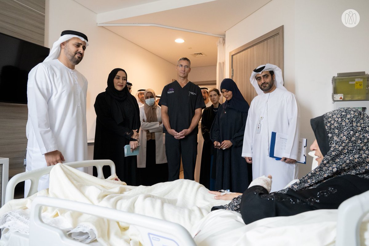 جماعة ايران وهل التبعيه
فزعاتهم ما بينّت بالحزة..

وانتو يا امارات السعد موليه
وقفاتكم تشعر بالارض الهزة. 

دايم تجون ان حان وقت الجيه
يوم الردي يبغي شوية لزة. 

دوختم الحرقى والاخونجيه
بالفزعة الي عمّت اهل غزة..
#ذياب_بن_محمد_بن_زايد