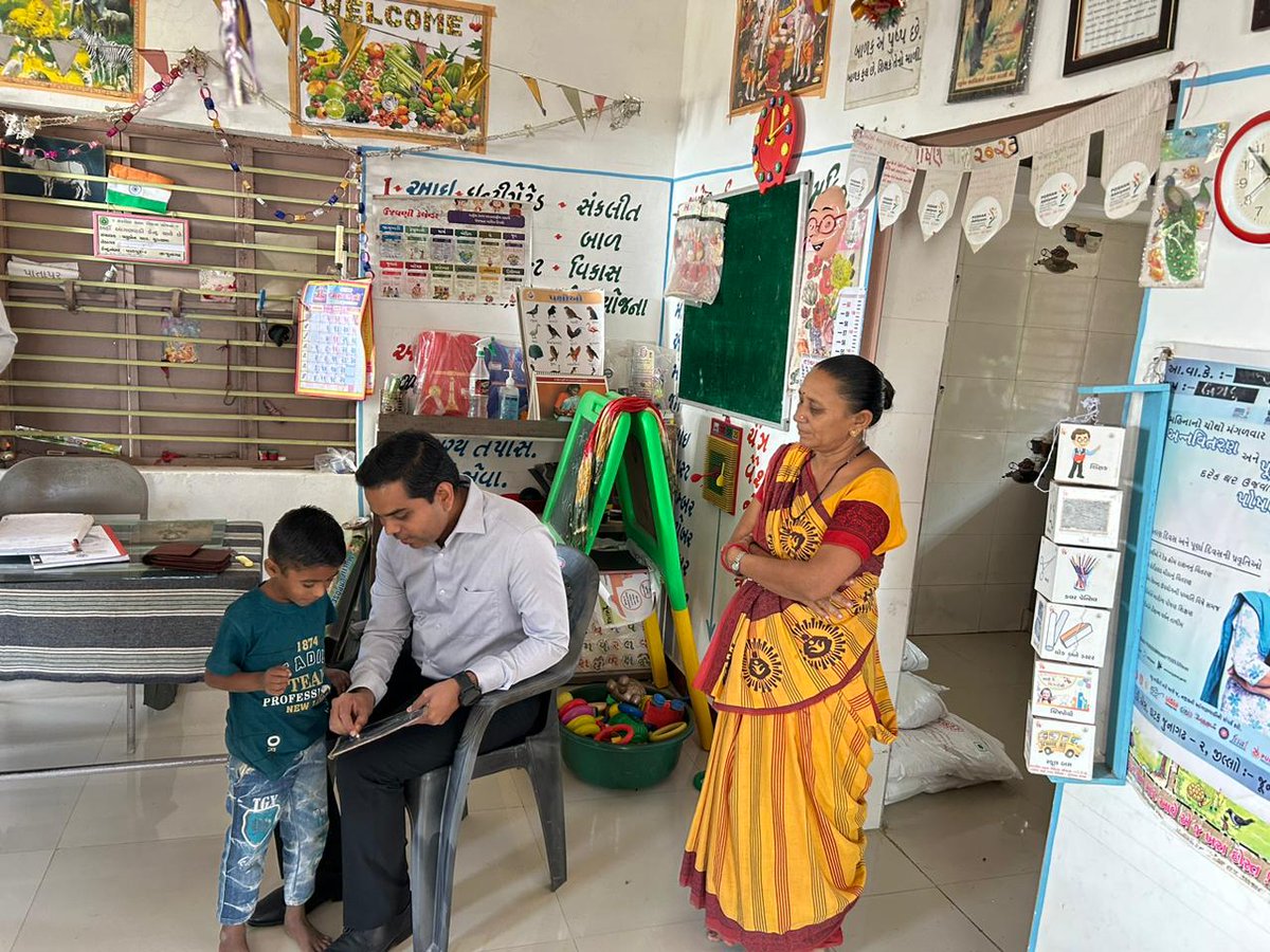 collectorjunag's tweet photo. આજરોજ પાતાપુર ગામ ખાતે આવેલ આંગણવાડીની મુલાકાત લેવામાં આવી.બાળકો સાથે સંવાદ કરી આંગણવાડીમાં અપાતા શિક્ષણ ની ગુણવત્તા, પૂર્ણા શક્તિ પોષણયુક્ત આહાર જથ્થા અંગે નિરીક્ષણ કરવામાં આવ્યું.
@PMOIndia @CMOGuj 
@RaghavjiPatel @InfoGujarat @JunagadhGog @BhanubenMLA 
@MinistryWCD https://t.co/NkDHgLyKtn