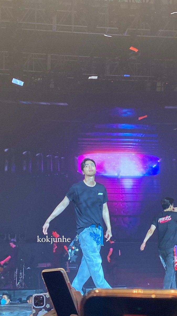 saur hawtt😅

#JUNHOE #구준회 #아이콘 #iKON
#iKONTAKEOFFinJAKARTA #iKONinJAKARTA