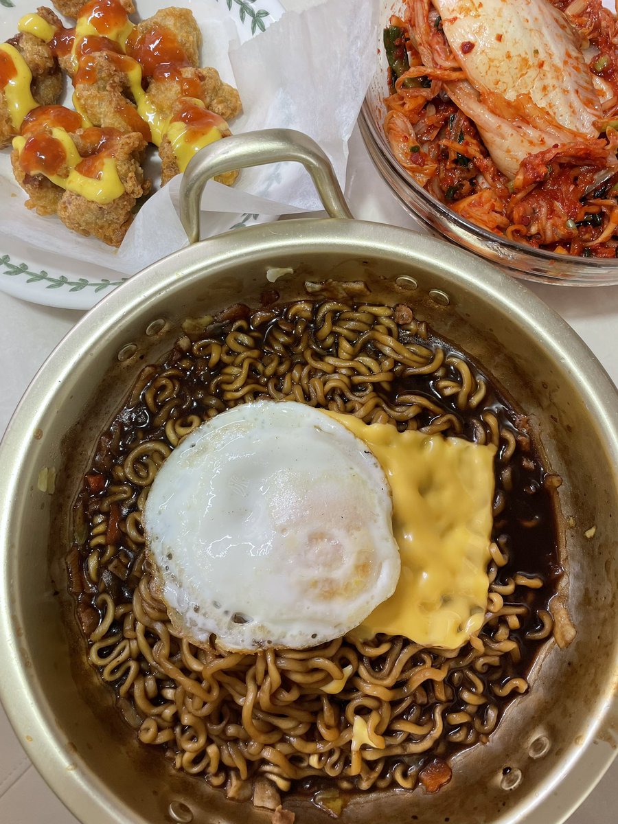 zzz5905's tweet photo. 짜치계 치킨 김치 https://t.co/usMP9Wlq7c