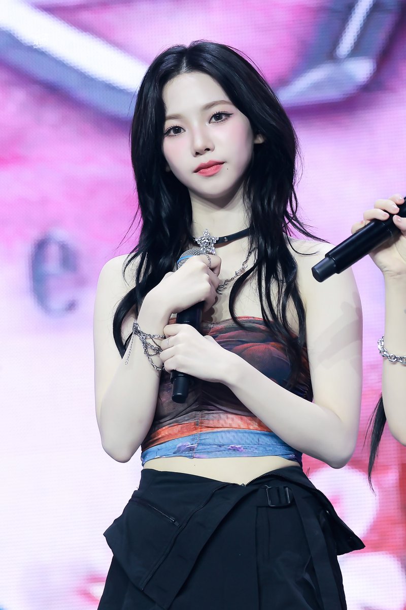 MiwSONE's tweet photo. #aespa #æspa #에스파 #KARINA #카리나 https://t.co/3PEuyFDraa