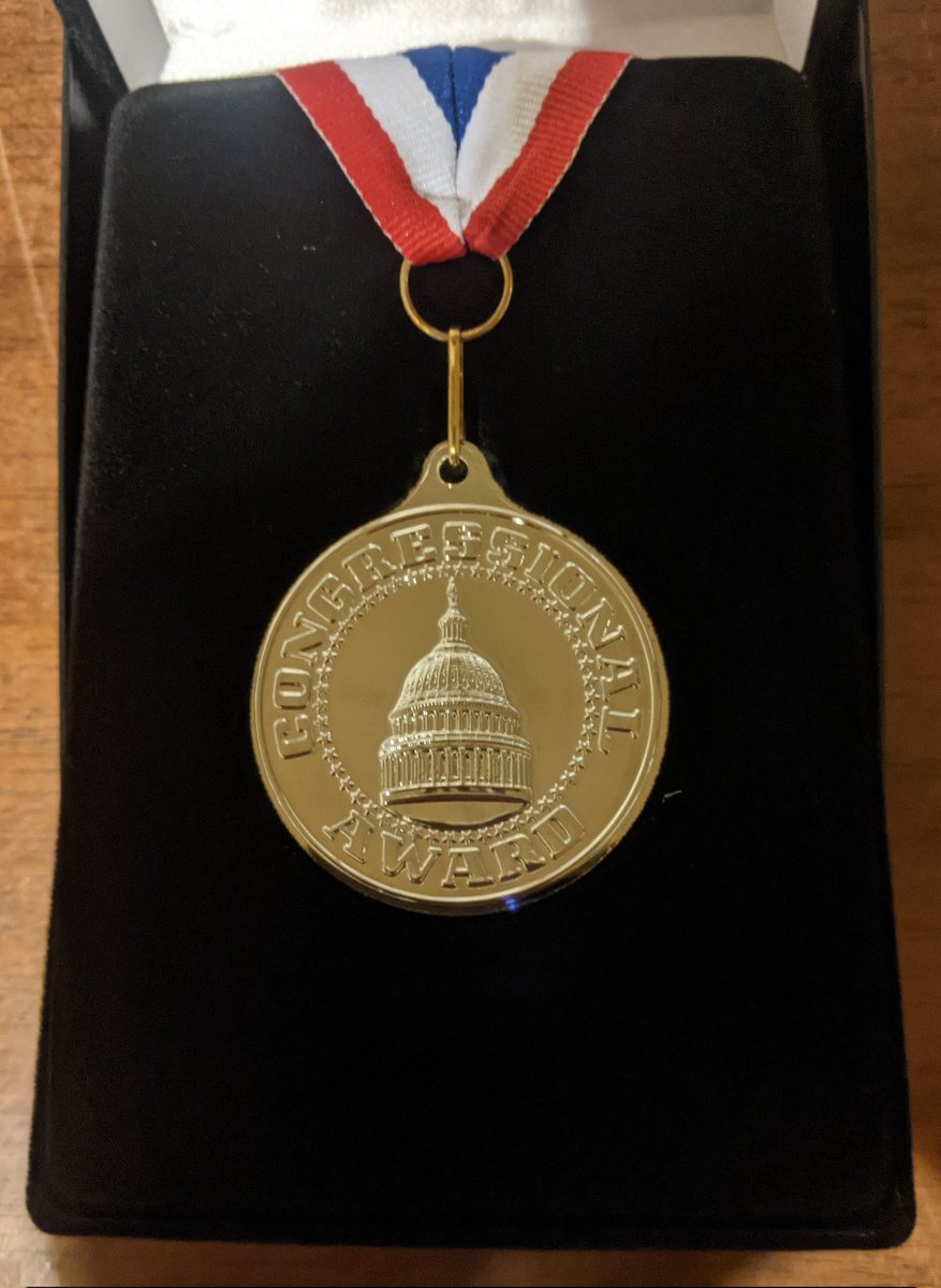 I am honored to have received the Congressional Award Silver Medal for completing hours in Community Service, Personal Development and Physical Fitness! @theaward @frauwalther @SlopeFootball @SamJ_2000 @RonTBAOL @cuff_lee @CoachMcClureTBA @gridironarizona