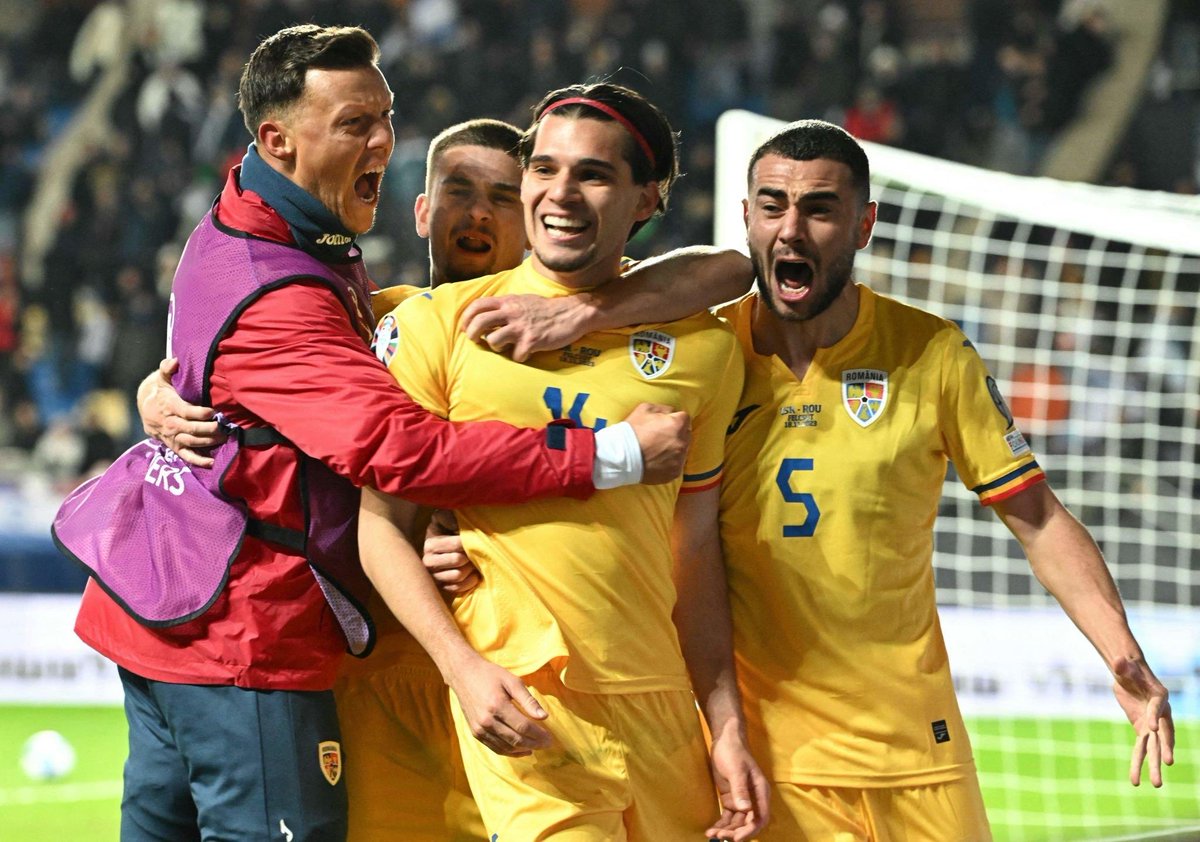 What a story! 🤩

Ianis Hagi, the son of Romanian legend Gheorghe Hagi, scored the winning goal for Romania over Israel to help them qualify for EURO 2024.

Proud moment for his after and pure football romance 👏

#IanisHagi #Romania #Euro2024Qualifiers