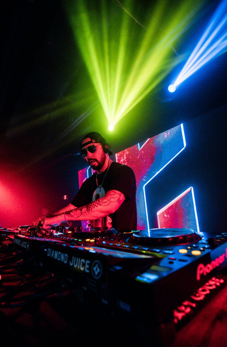 Pat_Riot_Music's tweet photo. 🔊🔥 Direct support for @willsparks went fuckin WILD! Rinsed some new ID’s and the response was amazing! Thank you all!
•
•📸 normnest
•
•
#housemusicforall #housemusic #PATRIOT #PATRIOTmusic #AZRAVEFAM #basshouse #ghouse #Arizona #Dancemusic #WillSparks #RelentlessBeats https://t.co/ZnfTDHwngG
